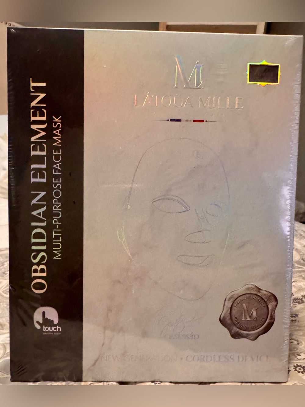 Lâtoua Mille Obsidian Element Multi-Purpose Face Mask LED Face Mask NIB